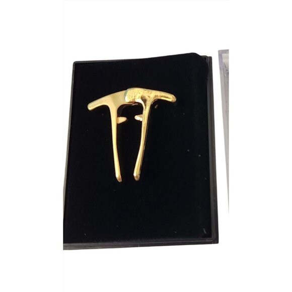 Gold Plated Lapel Pin With Unique Abstract Design In Black Velvet Box - Picture 5 of 7